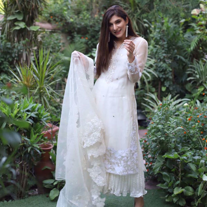 Picture of Zainab Reza looks radiant in white Nazneen Kurta by Zainab Salman.