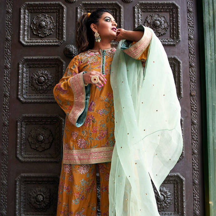 Picture of Rini Jain in our Tusan Honey
