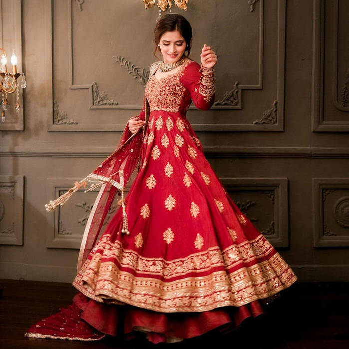 Picture of Aroob_jatoi in our Gulmira outfits