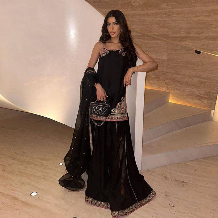 Picture of Alizey Puri gives us some serious style envy in our mystique ensemble.